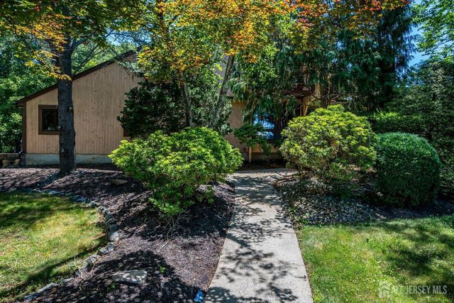 8 Parkside Drive, North Brunswick, NJ 08902