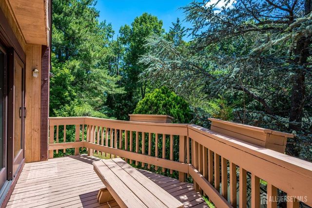 8 Parkside Drive, North Brunswick, NJ 08902