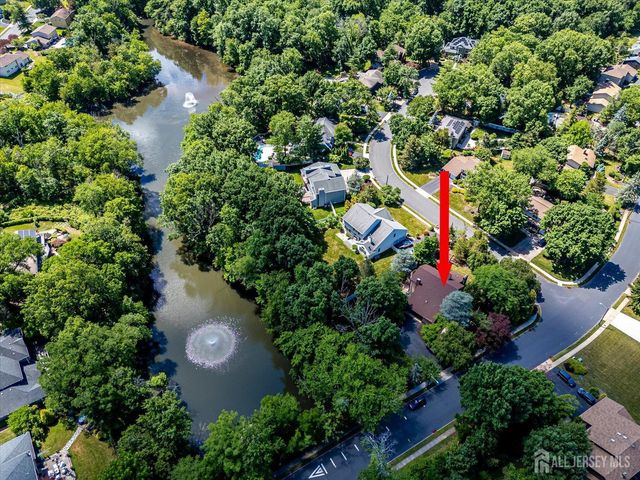 8 Parkside Drive, North Brunswick, NJ 08902