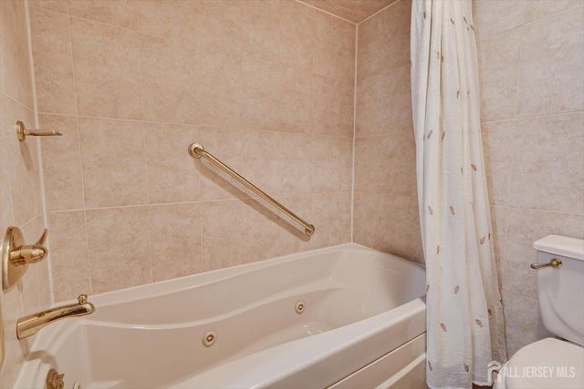 8 Parkside Drive, North Brunswick, NJ 08902