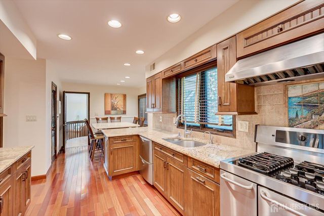 8 Parkside Drive, North Brunswick, NJ 08902