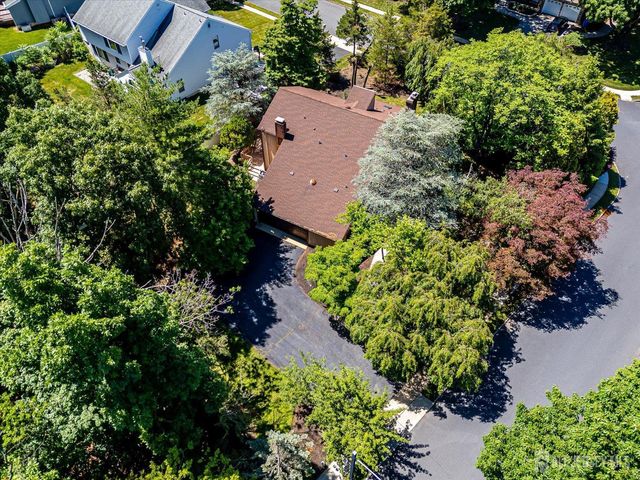 8 Parkside Drive, North Brunswick, NJ 08902