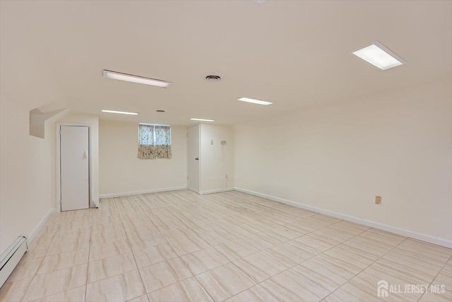 8 Parkside Drive, North Brunswick, NJ 08902