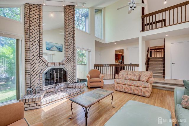 8 Parkside Drive, North Brunswick, NJ 08902