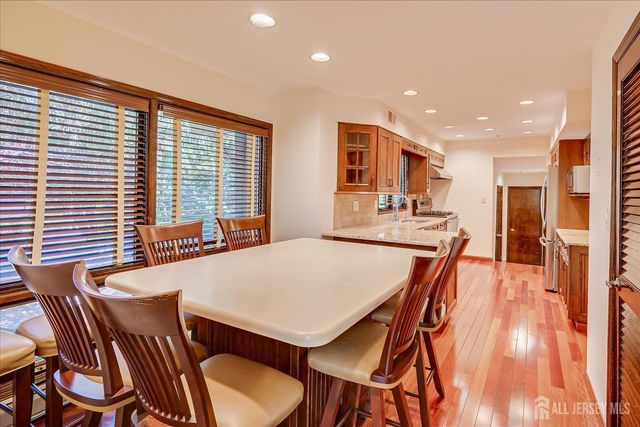 8 Parkside Drive, North Brunswick, NJ 08902
