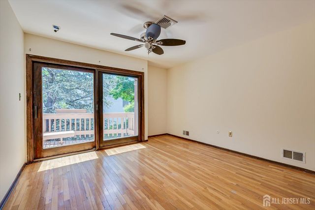 8 Parkside Drive, North Brunswick, NJ 08902