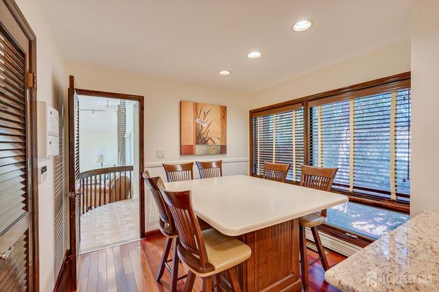 8 Parkside Drive, North Brunswick, NJ 08902