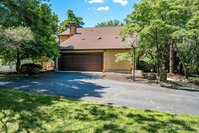 8 Parkside Drive, North Brunswick, NJ 08902