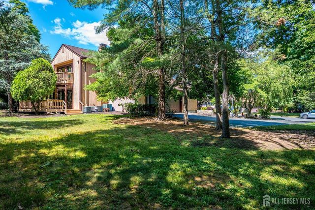 8 Parkside Drive, North Brunswick, NJ 08902