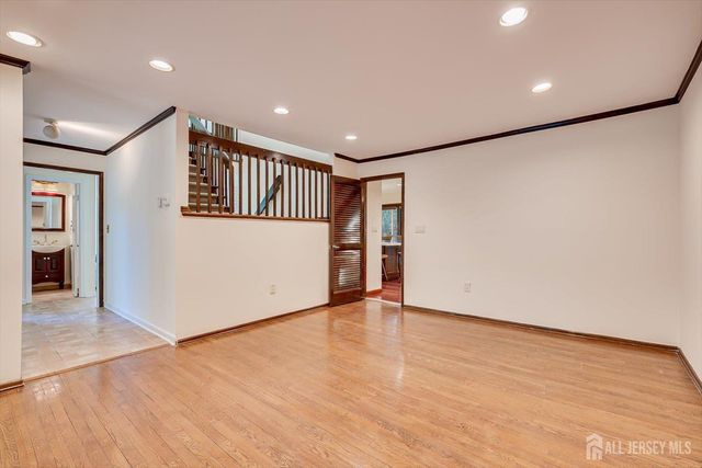 8 Parkside Drive, North Brunswick, NJ 08902