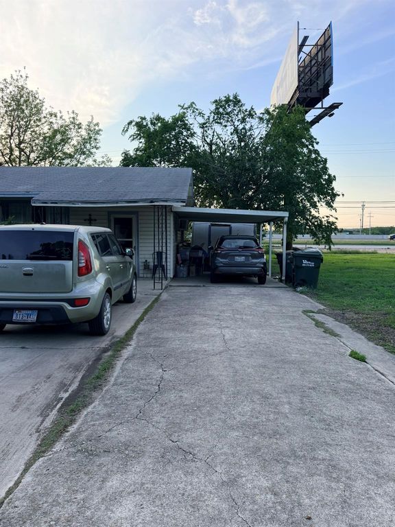 512 Patricia DR, San Marcos, TX 78666