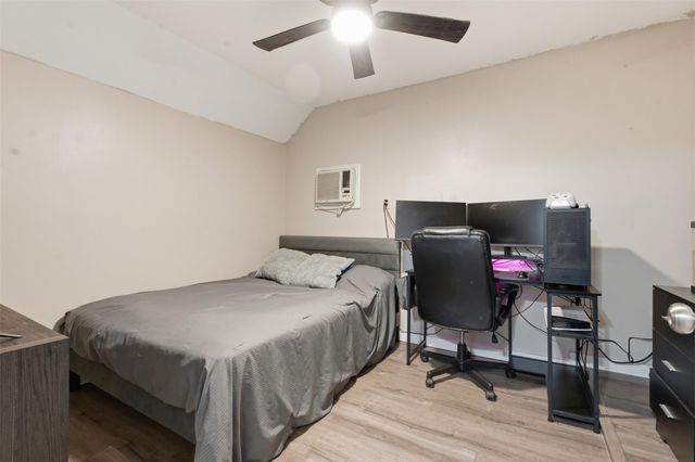 437 E 2nd Street, Deer Park, TX 77536