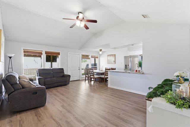 437 E 2nd Street, Deer Park, TX 77536