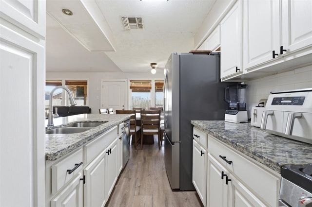 437 E 2nd Street, Deer Park, TX 77536