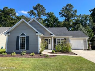 738 Oak Branches Close SE, Belville, NC 28451