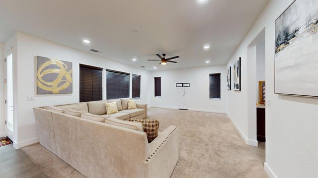 9824 Porto Bay Dr, Elk Grove, CA 95757