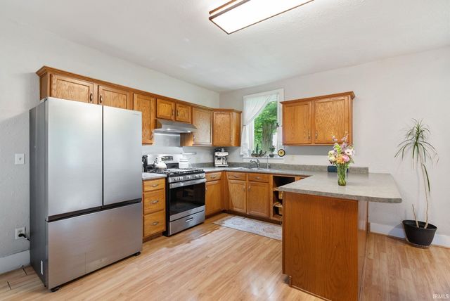 1054 N Seminary Street, Roanoke, IN 46783