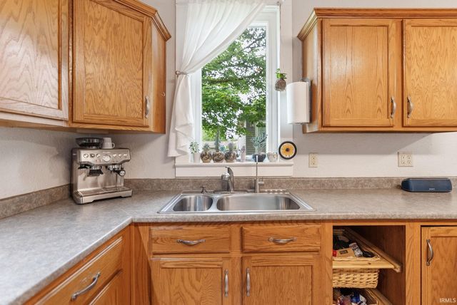 1054 N Seminary Street, Roanoke, IN 46783