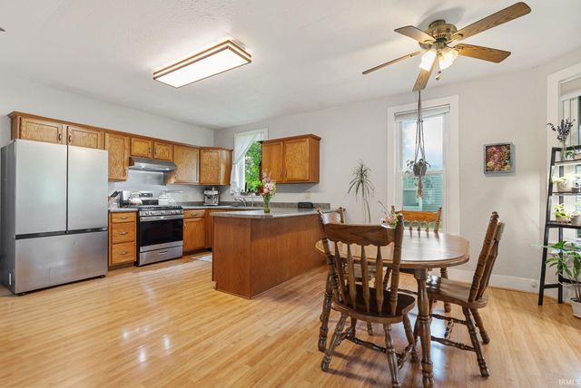1054 N Seminary Street, Roanoke, IN 46783