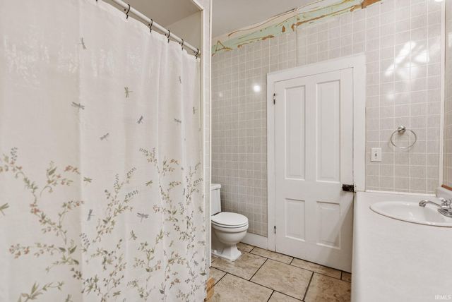 1054 N Seminary Street, Roanoke, IN 46783