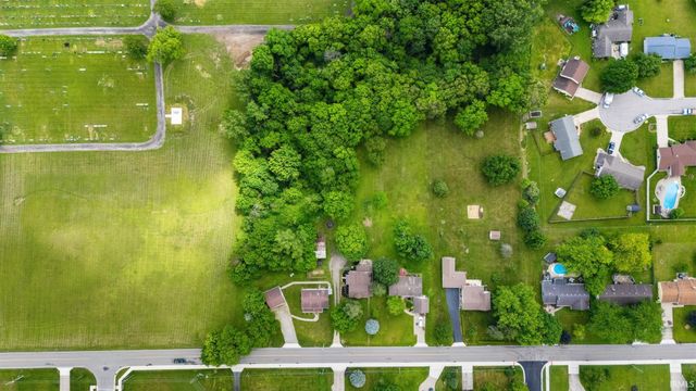 1054 N Seminary Street, Roanoke, IN 46783