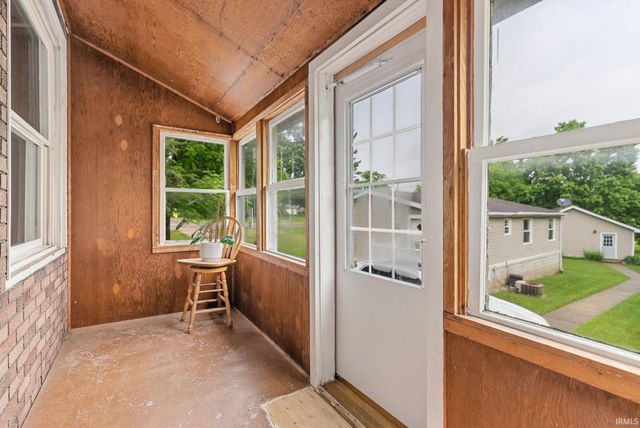 1054 N Seminary Street, Roanoke, IN 46783
