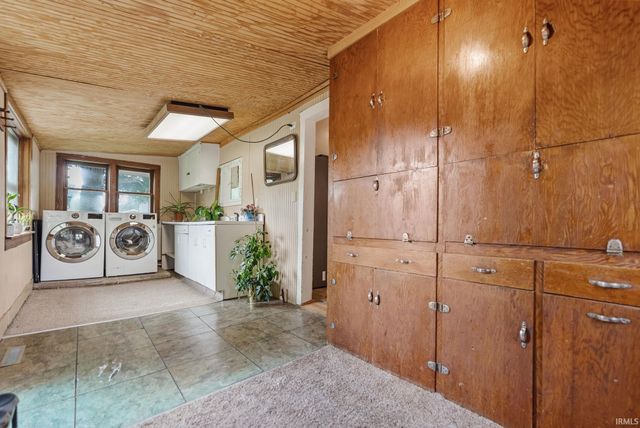 1054 N Seminary Street, Roanoke, IN 46783
