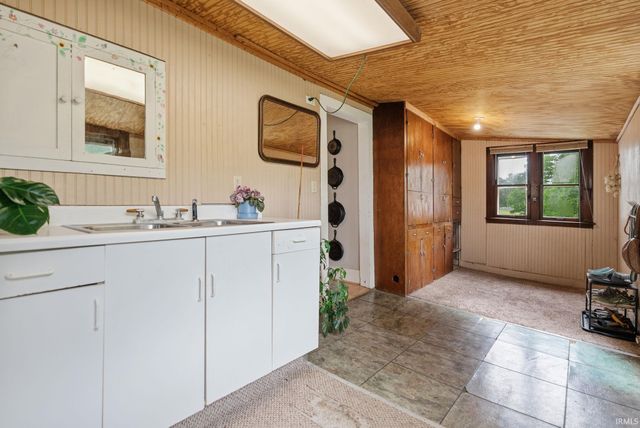 1054 N Seminary Street, Roanoke, IN 46783