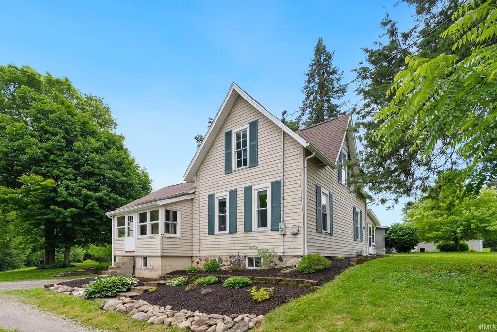 1054 N Seminary Street, Roanoke, IN 46783