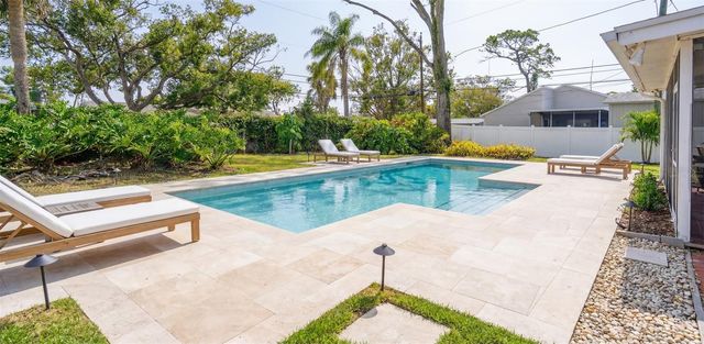 7962 2ND WAY N, St Petersburg, FL 33702