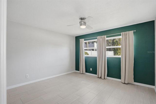 7962 2ND WAY N, St Petersburg, FL 33702