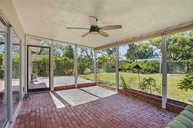 7962 2ND WAY N, St Petersburg, FL 33702