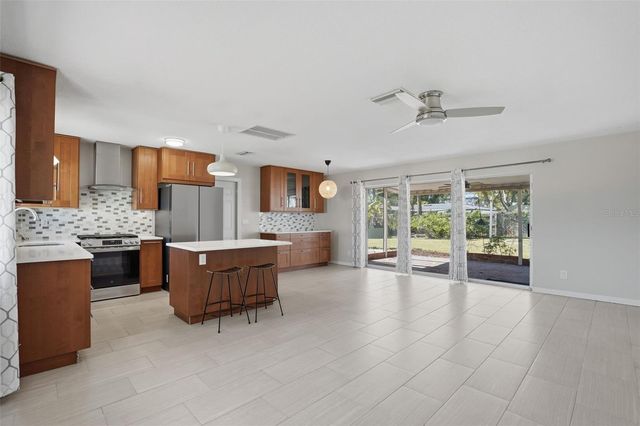 7962 2ND WAY N, St Petersburg, FL 33702