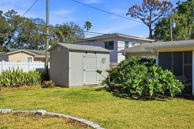 7962 2ND WAY N, St Petersburg, FL 33702