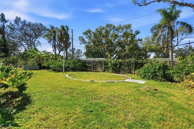 7962 2ND WAY N, St Petersburg, FL 33702