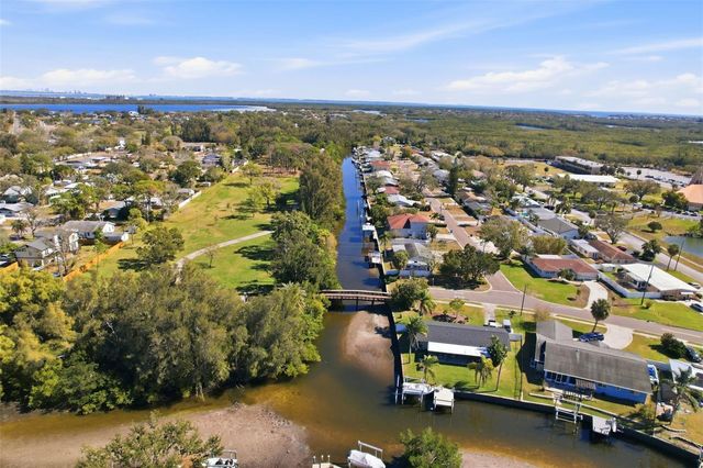 7962 2ND WAY N, St Petersburg, FL 33702