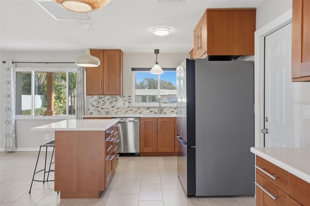 7962 2ND WAY N, St Petersburg, FL 33702