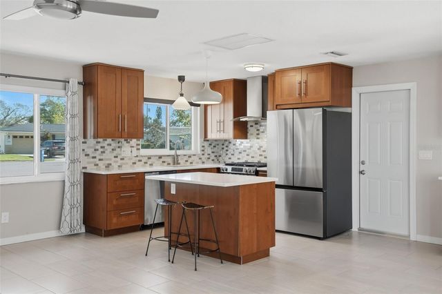 7962 2ND WAY N, St Petersburg, FL 33702