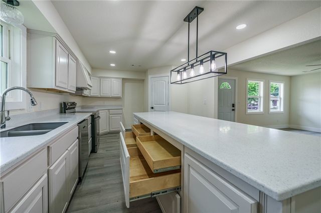 302 6th Street, Green Forest, AR 72638