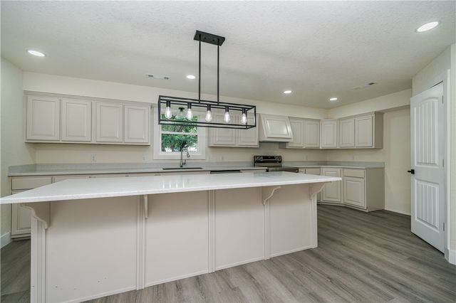 302 6th Street, Green Forest, AR 72638