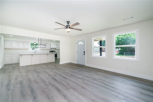 302 6th Street, Green Forest, AR 72638