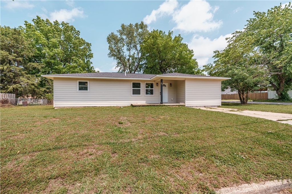 302 6th Street, Green Forest, AR 72638