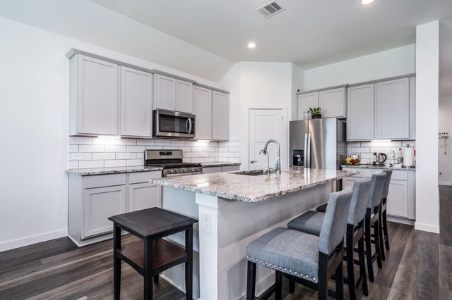 1565 Oakdale Crest Rd, Montgomery, TX 77316