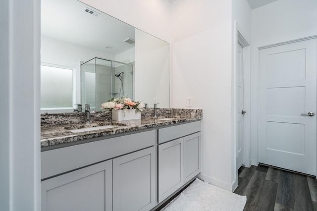 1565 Oakdale Crest Rd, Montgomery, TX 77316