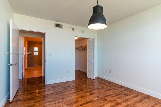 19501 W Country Club Dr 1603, Aventura, FL 33180