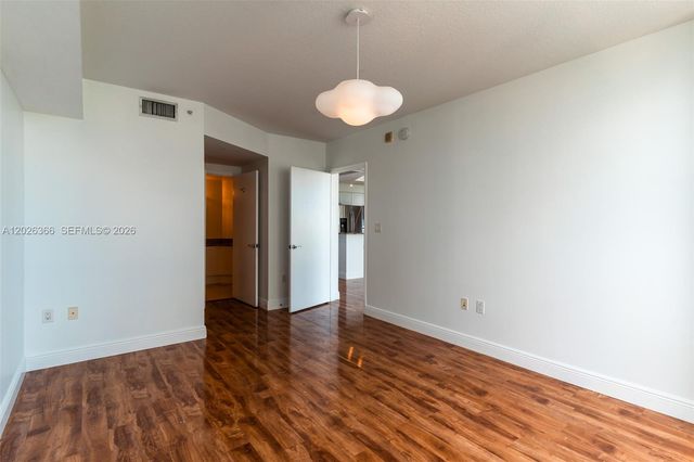 19501 W Country Club Dr 1603, Aventura, FL 33180