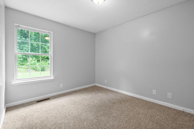 271 Golden Pond Ave, Oak Grove, KY 42262