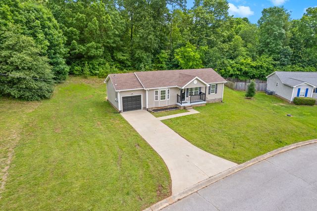 271 Golden Pond Ave, Oak Grove, KY 42262
