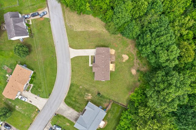 271 Golden Pond Ave, Oak Grove, KY 42262