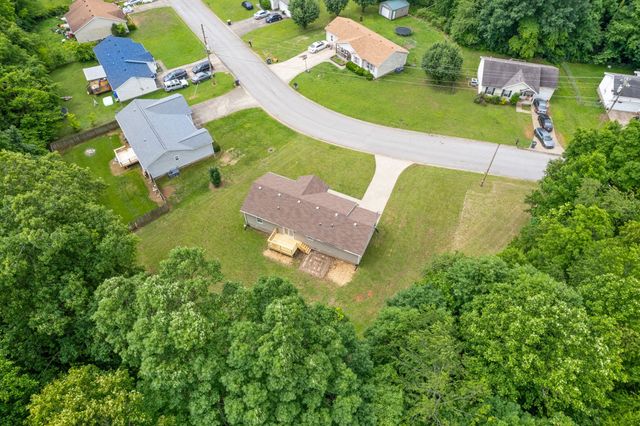 271 Golden Pond Ave, Oak Grove, KY 42262